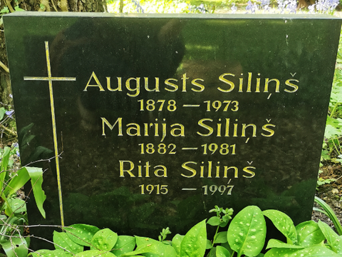 Familie Augusts, Marija und Rita Silins